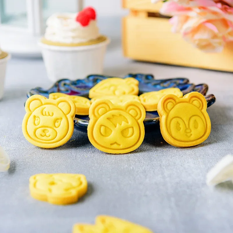 ケーキクッキーどうぶつの森カッターかわいいアニメフィギュアD - Kitchen And Baking Tools のレビューと価格